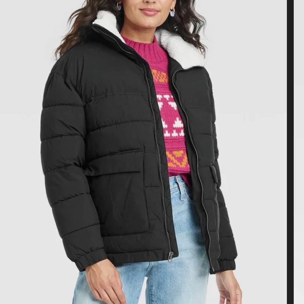 Universal Thread ladies size medium black oversized puffer with Sherpa collar